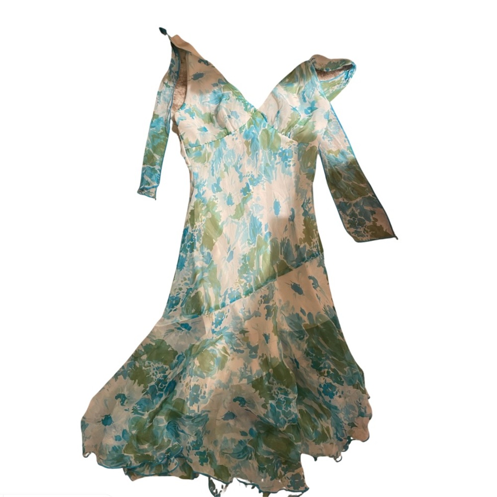 CUTE BEACHY FLOWY DRESS SIZE 3
